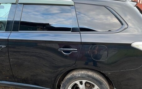 Mitsubishi Outlander III рестайлинг 3, 2013 год, 1 700 000 рублей, 3 фотография