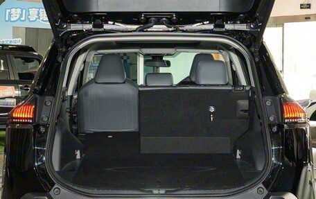 Toyota RAV4, 2025 год, 4 300 000 рублей, 11 фотография