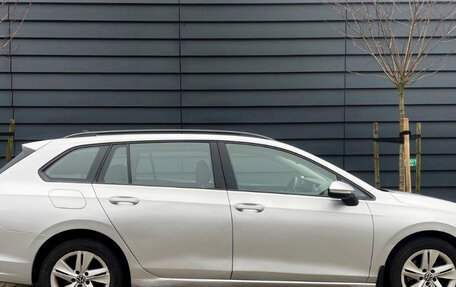 Volkswagen Golf VIII, 2021 год, 1 950 000 рублей, 7 фотография