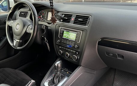 Volkswagen Jetta VI, 2014 год, 1 290 000 рублей, 2 фотография