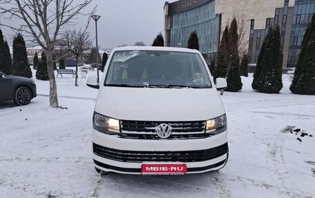 Volkswagen Caravelle T6 рестайлинг, 2015 год, 2 170 000 рублей, 1 фотография