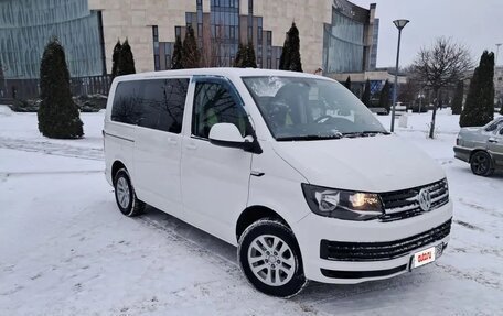 Volkswagen Caravelle T6 рестайлинг, 2015 год, 2 170 000 рублей, 3 фотография