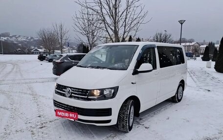 Volkswagen Caravelle T6 рестайлинг, 2015 год, 2 170 000 рублей, 2 фотография