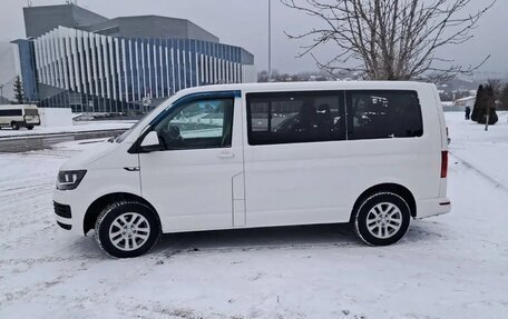 Volkswagen Caravelle T6 рестайлинг, 2015 год, 2 170 000 рублей, 5 фотография