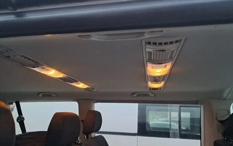 Volkswagen Caravelle T6 рестайлинг, 2015 год, 2 170 000 рублей, 10 фотография