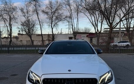 Mercedes-Benz E-Класс, 2019 год, 2 950 000 рублей, 3 фотография