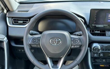 Toyota RAV4, 2025 год, 3 890 000 рублей, 26 фотография