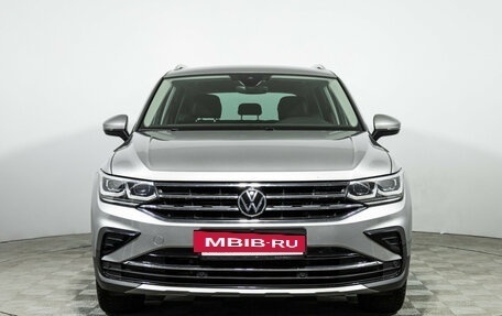 Volkswagen Tiguan II, 2021 год, 3 749 700 рублей, 2 фотография