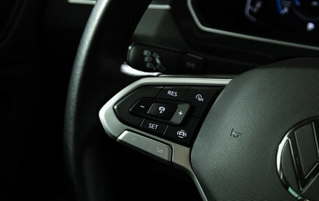 Volkswagen Tiguan II, 2021 год, 3 749 700 рублей, 21 фотография