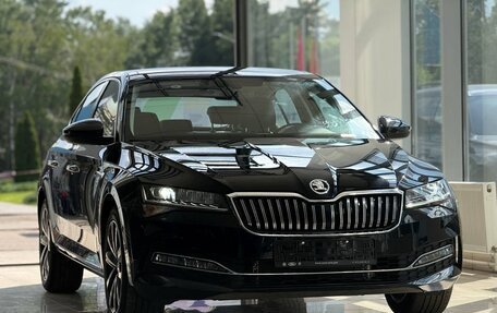 Skoda Superb III рестайлинг, 2025 год, 3 900 000 рублей, 1 фотография