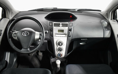 Toyota Yaris III рестайлинг, 2008 год, 545 000 рублей, 13 фотография