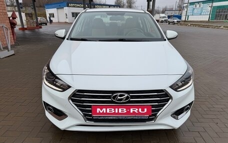 Hyundai Solaris II рестайлинг, 2018 год, 1 390 000 рублей, 2 фотография