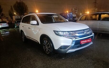 Mitsubishi Outlander III рестайлинг 3, 2018 год, 1 700 000 рублей, 2 фотография
