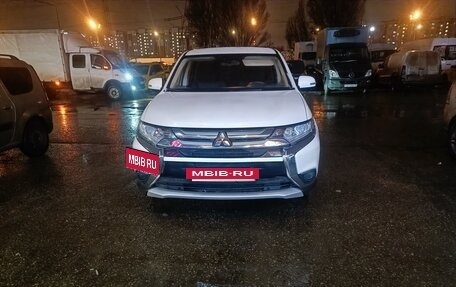 Mitsubishi Outlander III рестайлинг 3, 2018 год, 1 700 000 рублей, 3 фотография