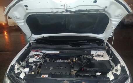 Mitsubishi Outlander III рестайлинг 3, 2018 год, 1 700 000 рублей, 12 фотография