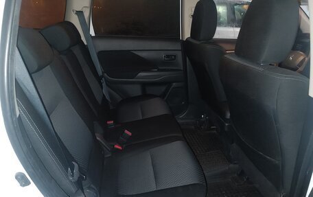 Mitsubishi Outlander III рестайлинг 3, 2018 год, 1 700 000 рублей, 10 фотография