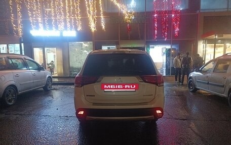 Mitsubishi Outlander III рестайлинг 3, 2018 год, 1 700 000 рублей, 14 фотография