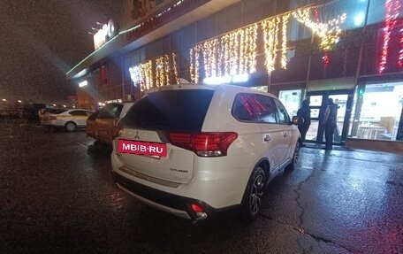 Mitsubishi Outlander III рестайлинг 3, 2018 год, 1 700 000 рублей, 7 фотография