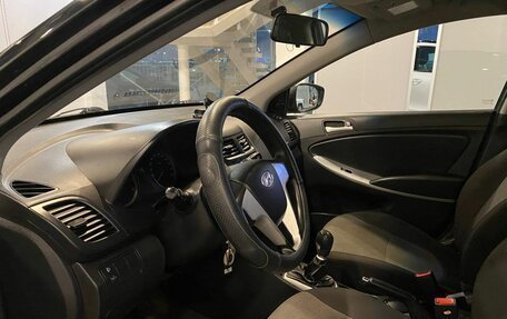 Hyundai Solaris II рестайлинг, 2012 год, 550 000 рублей, 23 фотография