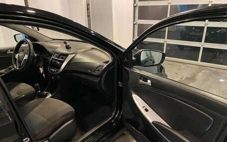 Hyundai Solaris II рестайлинг, 2012 год, 550 000 рублей, 27 фотография