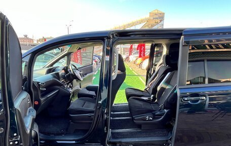 Toyota Voxy III, 2014 год, 1 750 000 рублей, 13 фотография