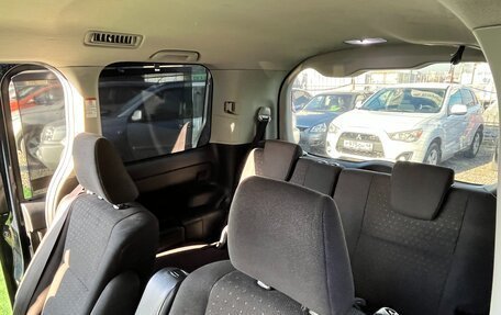 Toyota Voxy III, 2014 год, 1 750 000 рублей, 14 фотография