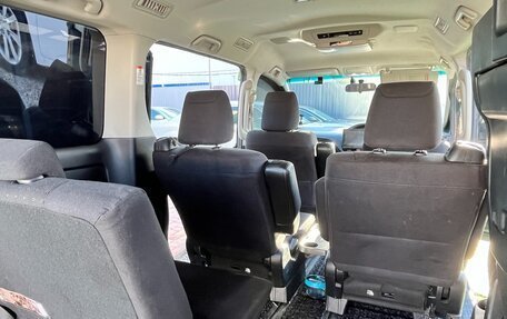 Toyota Voxy III, 2014 год, 1 750 000 рублей, 10 фотография