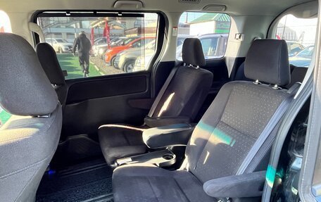 Toyota Voxy III, 2014 год, 1 750 000 рублей, 15 фотография