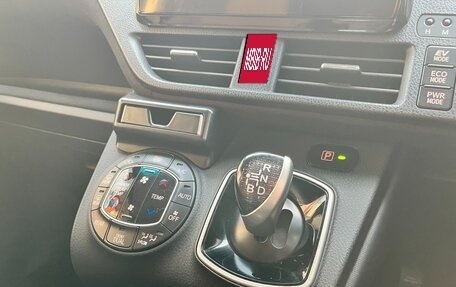 Toyota Voxy III, 2014 год, 1 750 000 рублей, 19 фотография