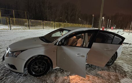 Chevrolet Cruze II, 2011 год, 800 000 рублей, 2 фотография