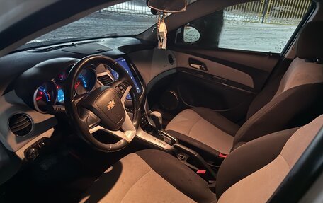 Chevrolet Cruze II, 2011 год, 800 000 рублей, 4 фотография