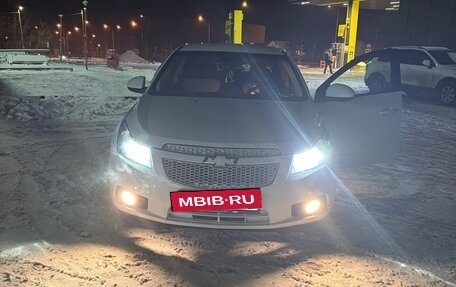Chevrolet Cruze II, 2011 год, 800 000 рублей, 3 фотография