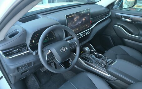 Toyota Highlander, 2025 год, 6 180 000 рублей, 31 фотография