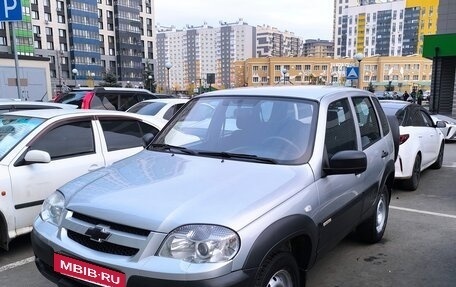 Chevrolet Niva I рестайлинг, 2018 год, 650 000 рублей, 3 фотография