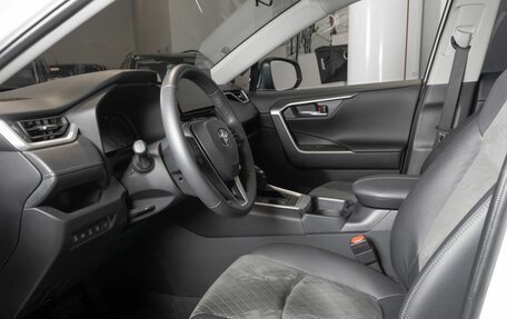 Toyota RAV4, 2024 год, 3 970 000 рублей, 9 фотография