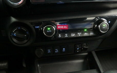 Toyota Hilux VIII, 2019 год, 3 250 000 рублей, 13 фотография