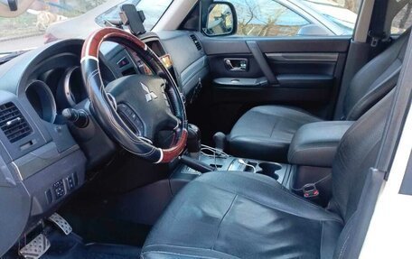Mitsubishi Pajero IV, 2011 год, 2 000 000 рублей, 7 фотография