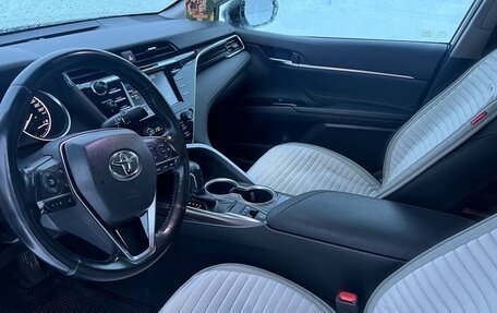 Toyota Camry, 2018 год, 2 900 000 рублей, 30 фотография