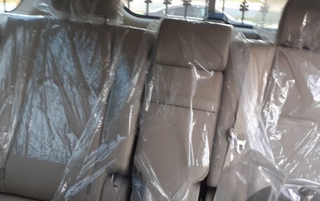 Toyota Land Cruiser Prado 150 рестайлинг 2, 2022 год, 13 500 000 рублей, 5 фотография