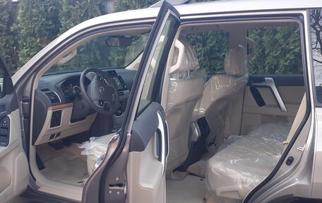 Toyota Land Cruiser Prado 150 рестайлинг 2, 2022 год, 13 500 000 рублей, 11 фотография