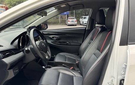 Toyota Yaris XP150 рестайлинг, 2022 год, 1 370 000 рублей, 15 фотография