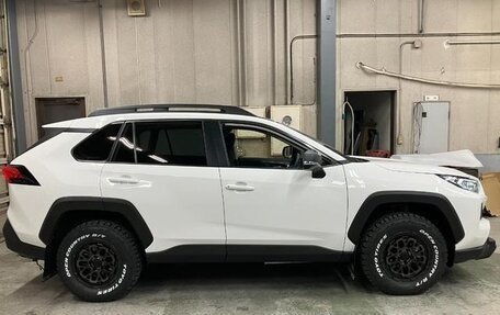 Toyota RAV4, 2025 год, 4 700 000 рублей, 7 фотография