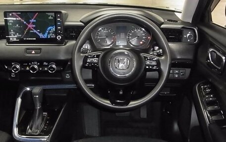 Honda Vezel, 2022 год, 1 850 000 рублей, 12 фотография