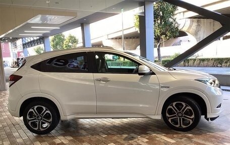 Honda Vezel, 2018 год, 1 360 000 рублей, 3 фотография