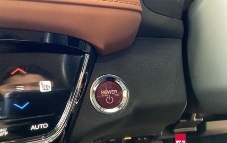 Honda Vezel, 2018 год, 1 360 000 рублей, 12 фотография