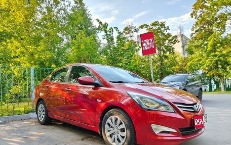 Hyundai Solaris II рестайлинг, 2015 год, 690 000 рублей, 1 фотография