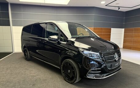 Mercedes-Benz V-Класс, 2024 год, 33 000 000 рублей, 3 фотография