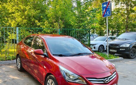 Hyundai Solaris II рестайлинг, 2015 год, 690 000 рублей, 2 фотография