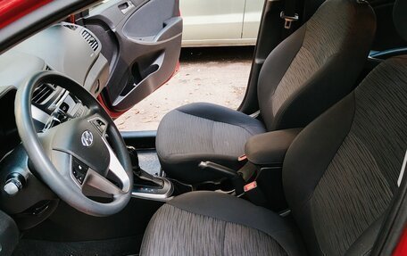 Hyundai Solaris II рестайлинг, 2015 год, 690 000 рублей, 17 фотография