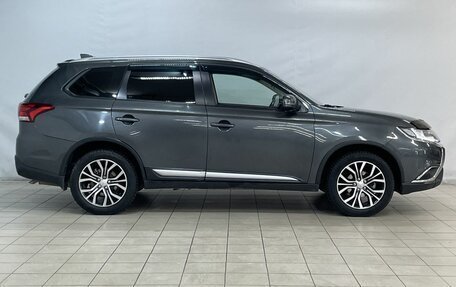 Mitsubishi Outlander III рестайлинг 3, 2017 год, 1 950 000 рублей, 8 фотография